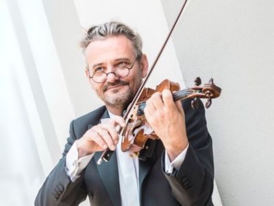 Johannes Meissl playing violin